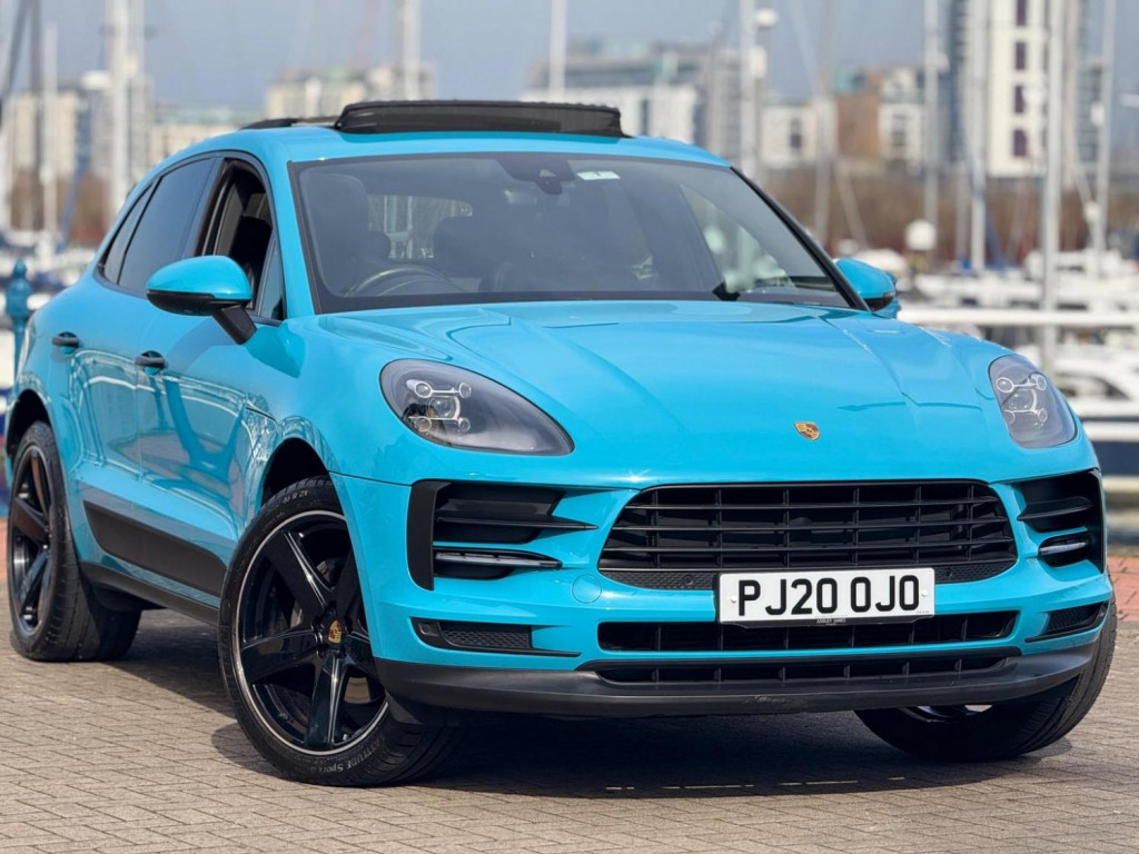 PORSCHE MACAN