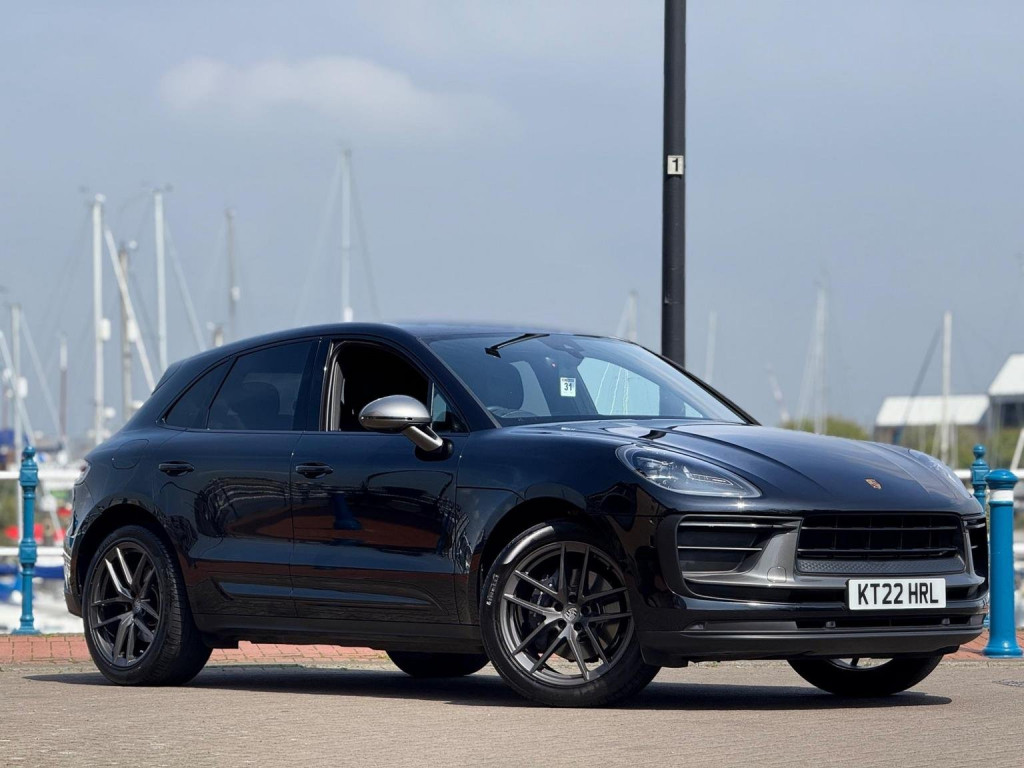 PORSCHE MACAN
