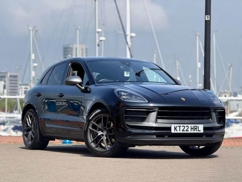 PORSCHE MACAN