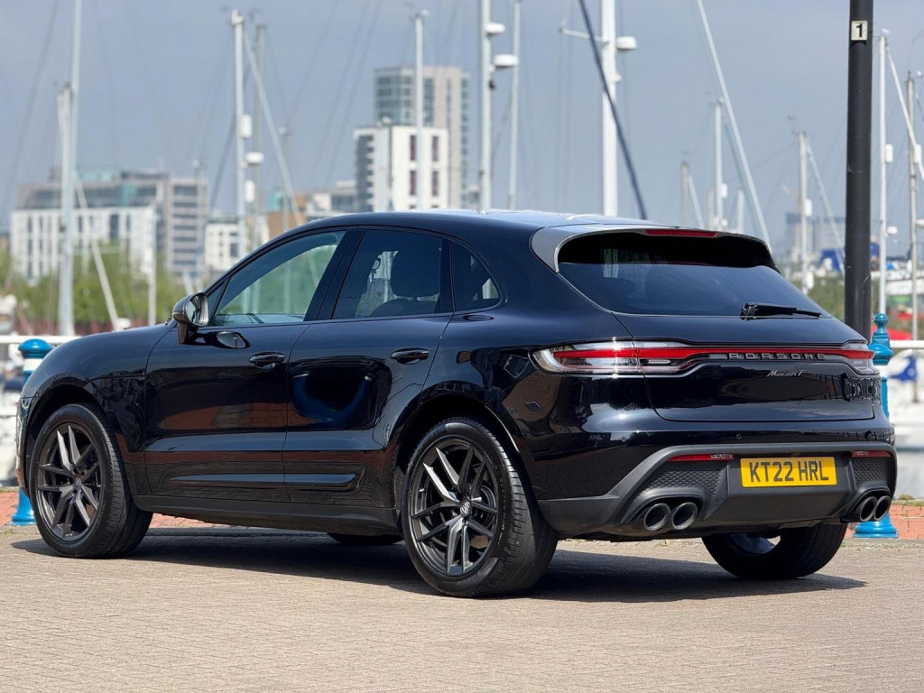 PORSCHE MACAN