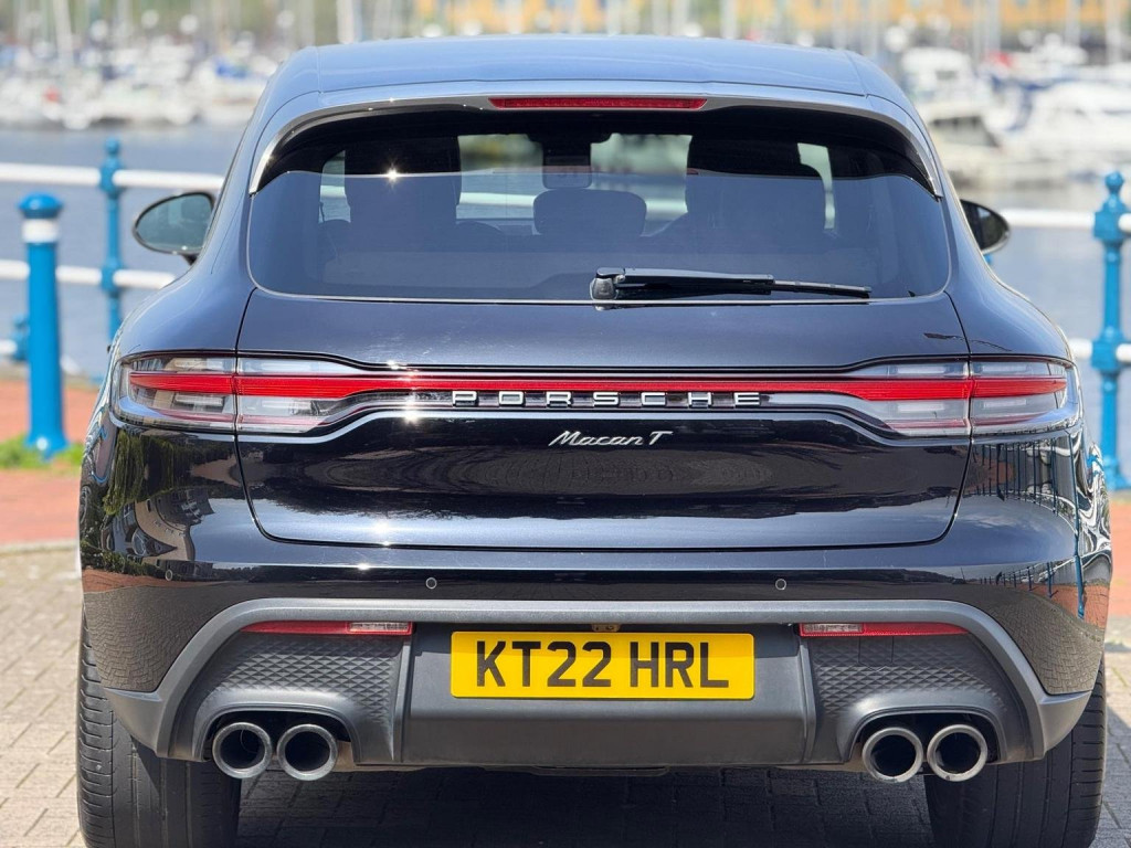PORSCHE MACAN