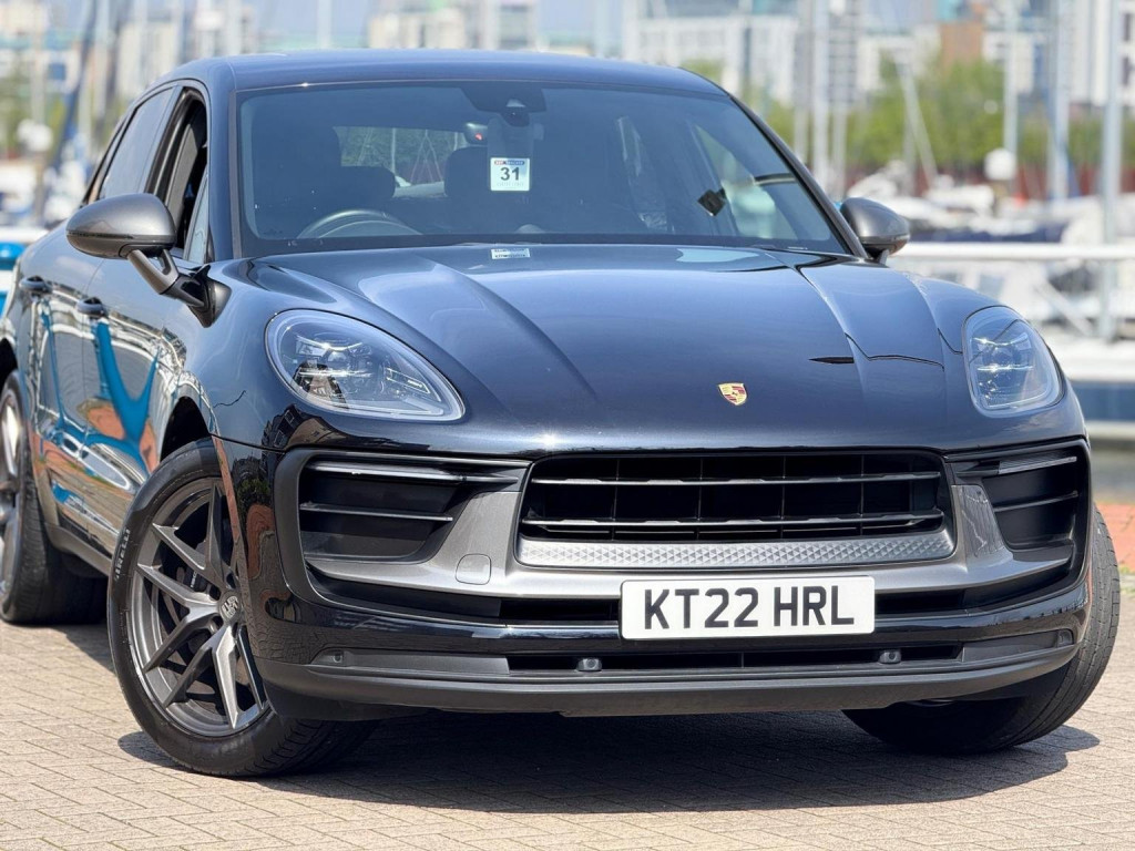 PORSCHE MACAN