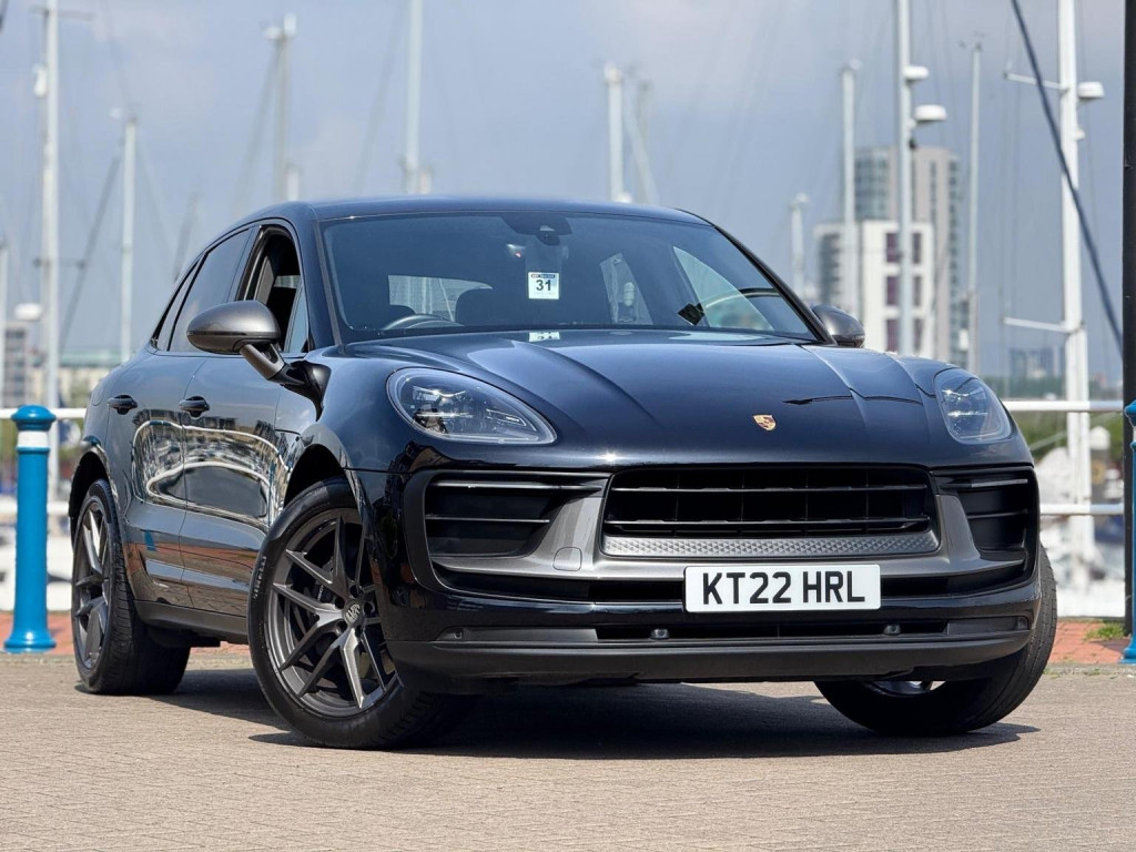 PORSCHE MACAN