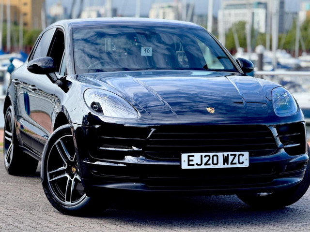 PORSCHE MACAN
