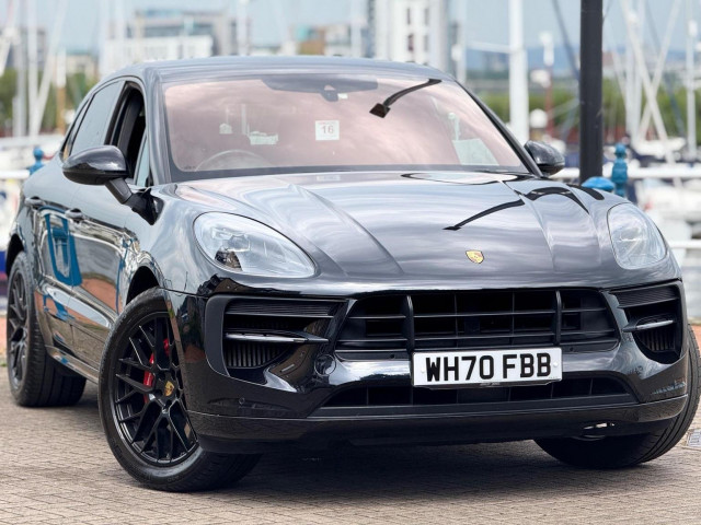 PORSCHE MACAN