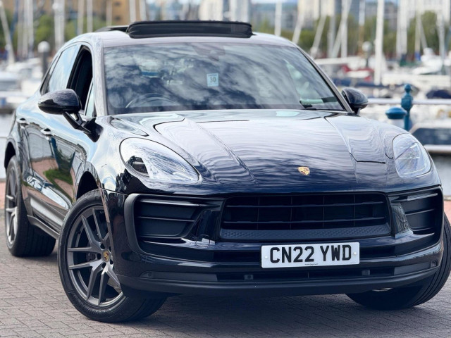 PORSCHE MACAN