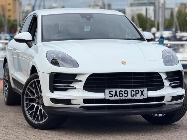 PORSCHE MACAN