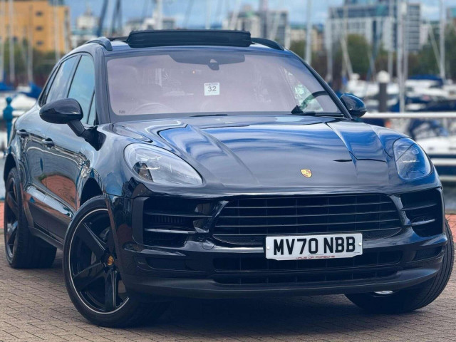 PORSCHE MACAN