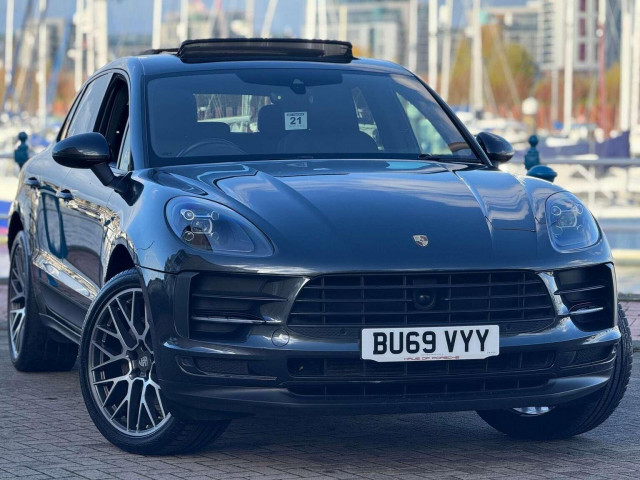 PORSCHE MACAN