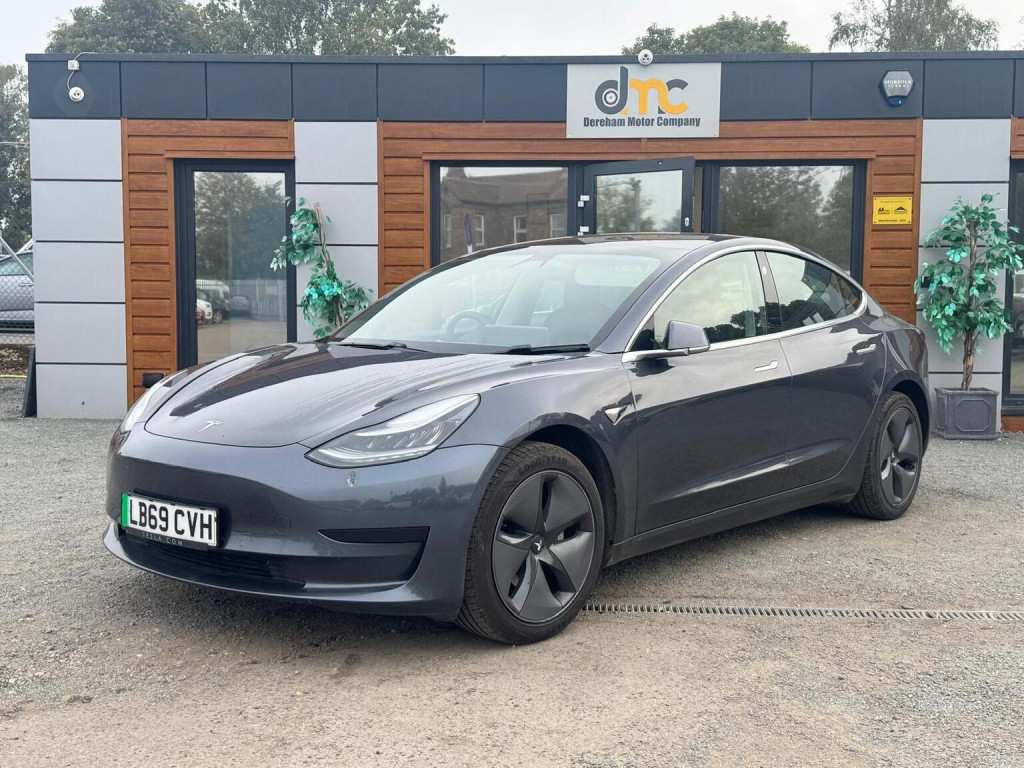 TESLA MODEL 3