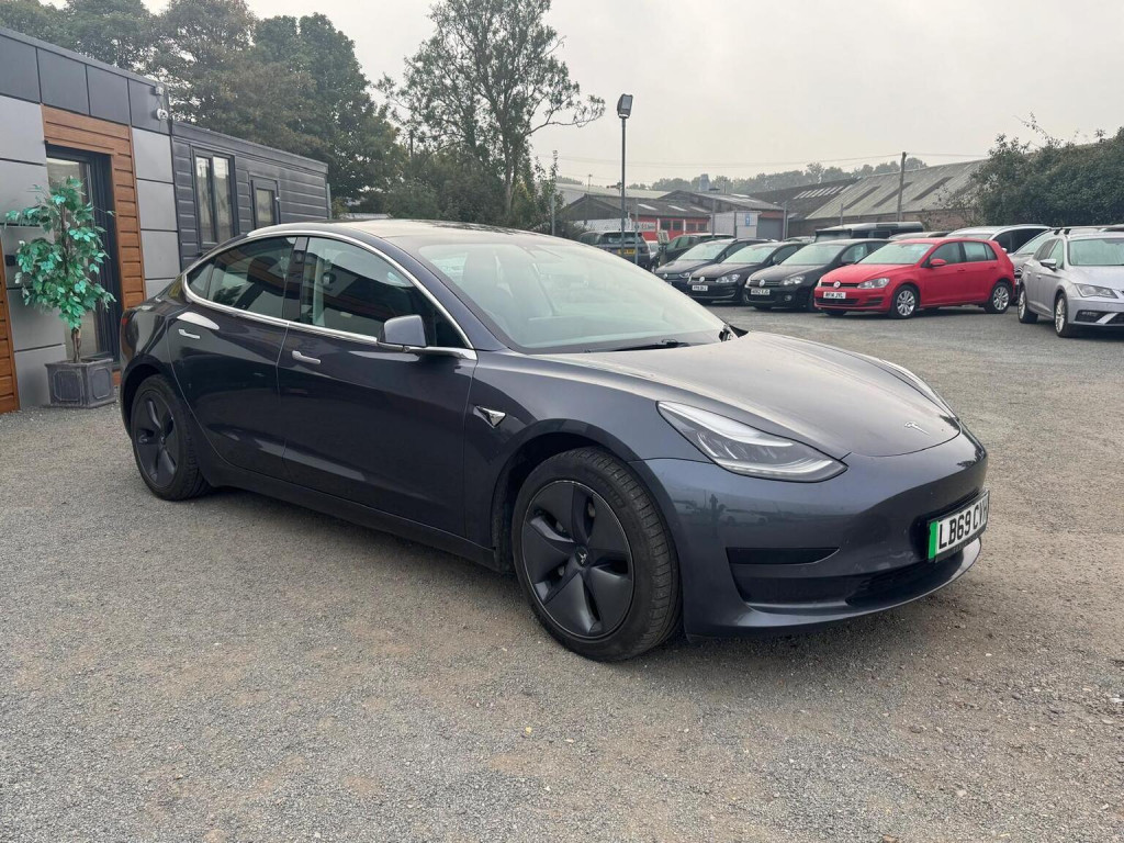 TESLA MODEL 3