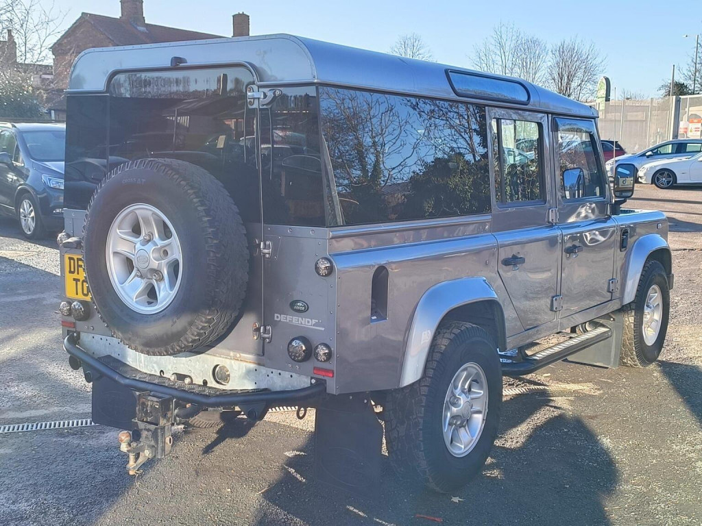 LAND ROVER DEFENDER 110