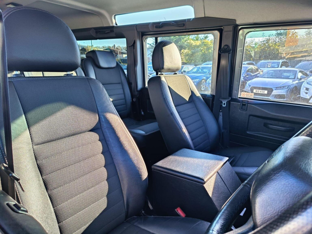 LAND ROVER DEFENDER 110