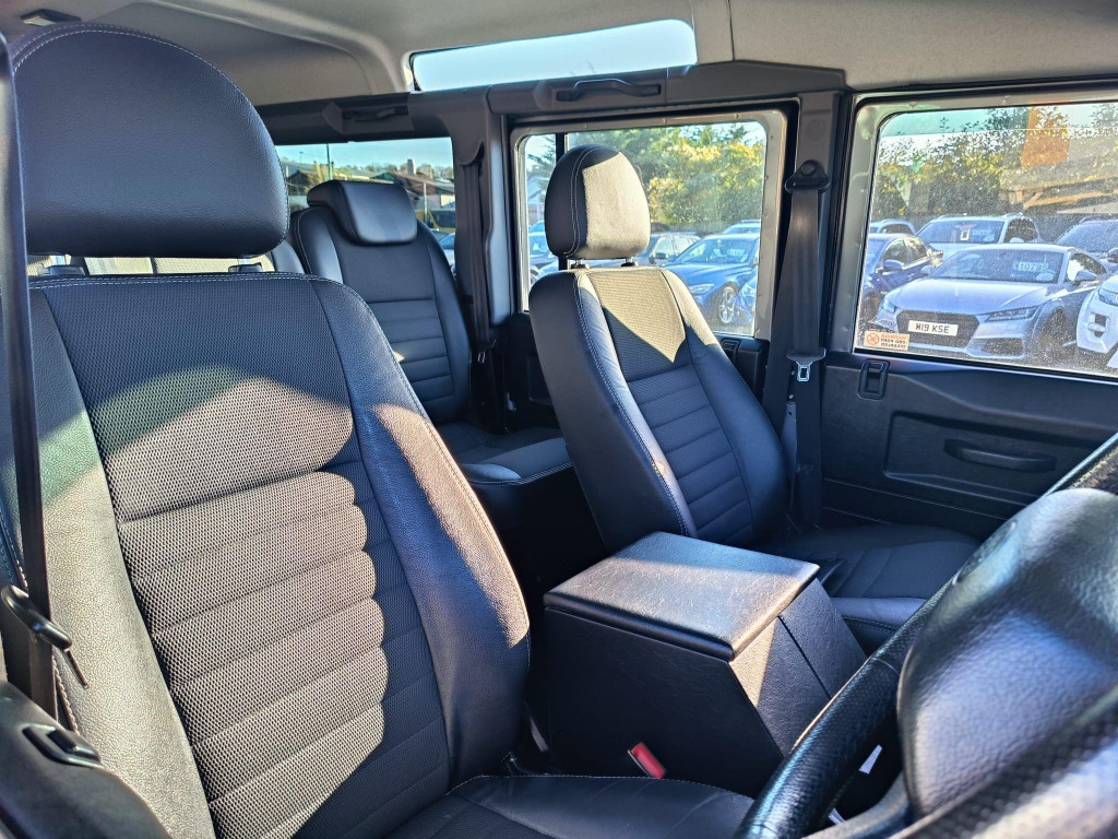 LAND ROVER DEFENDER 110