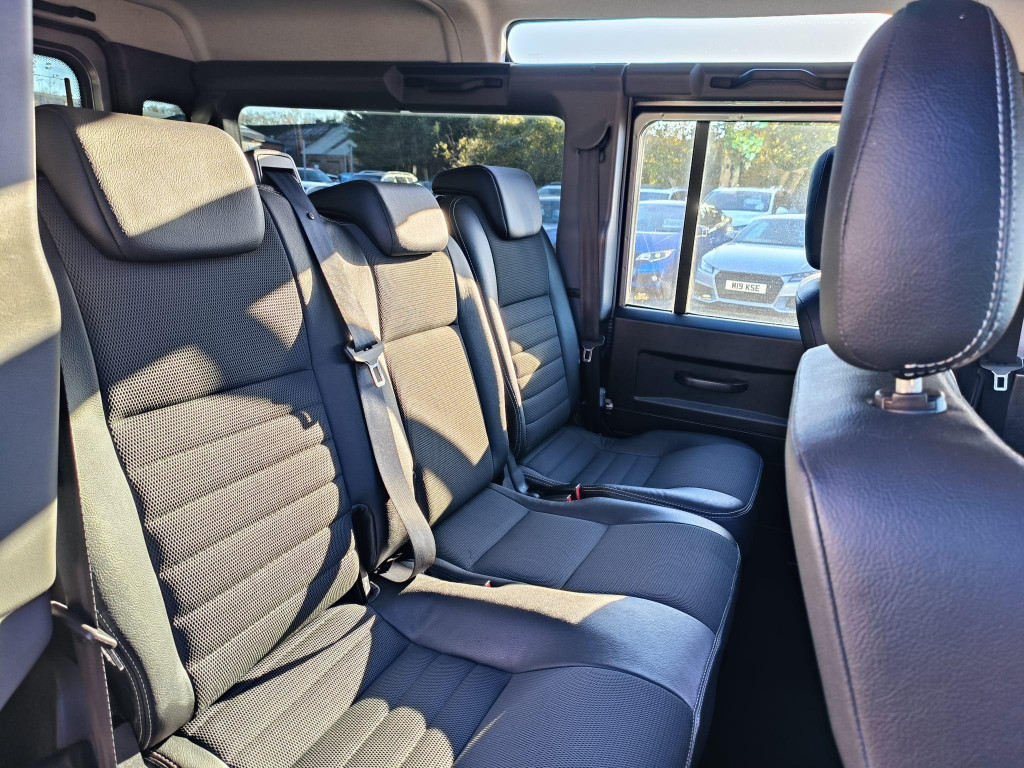 LAND ROVER DEFENDER 110