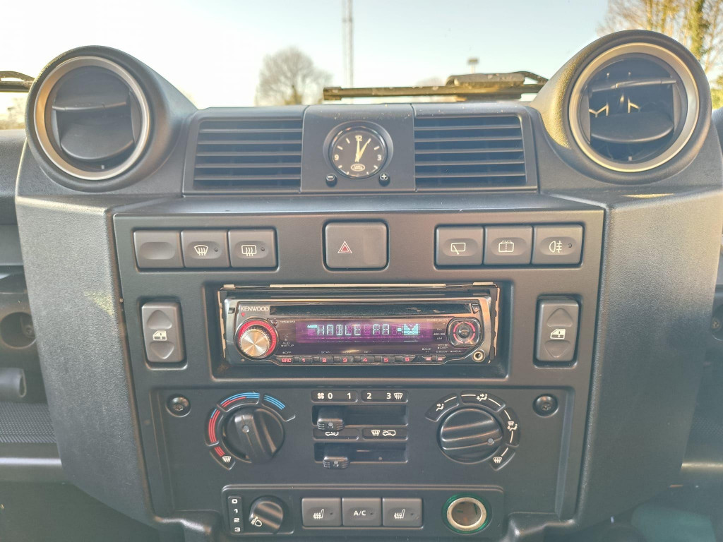 LAND ROVER DEFENDER 110