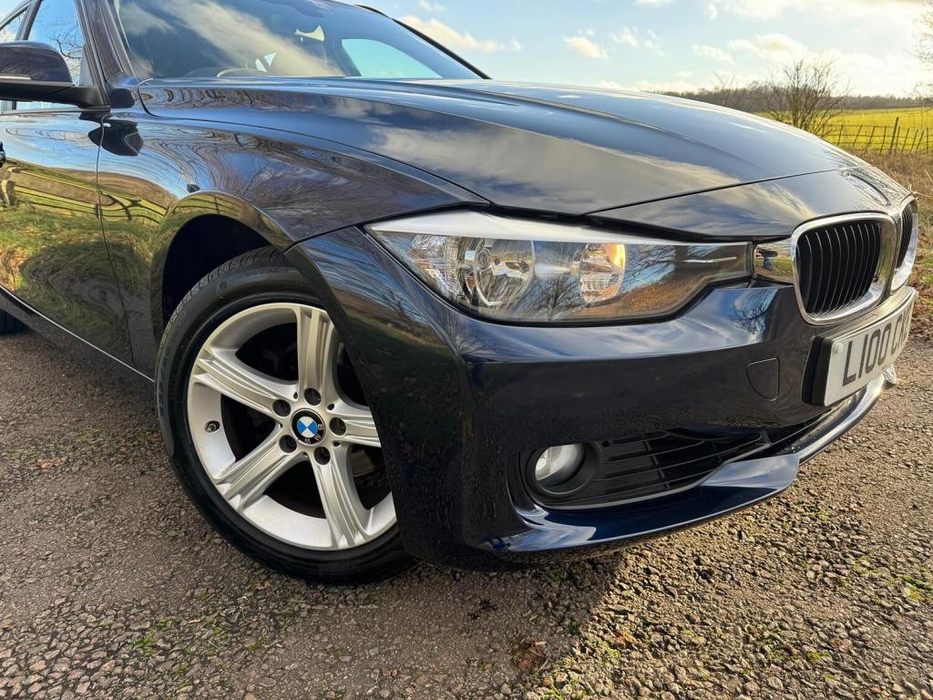 View BMW 3 SERIES 2.0 320i SE Touring