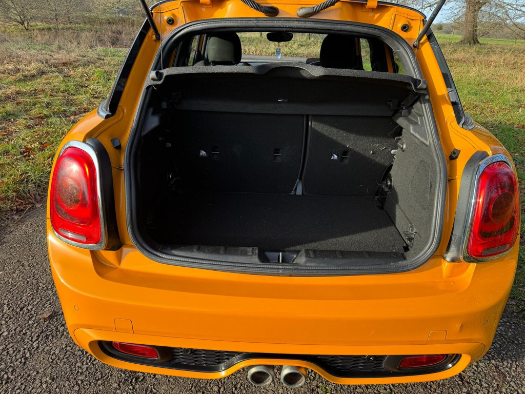 MINI HATCH