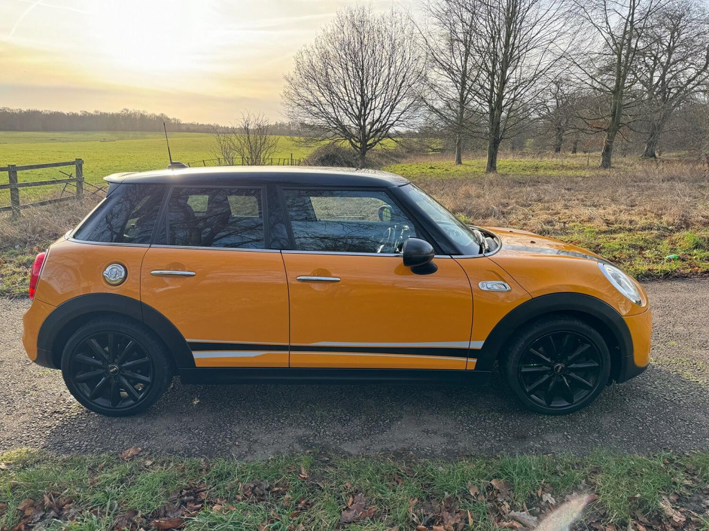 MINI HATCH
