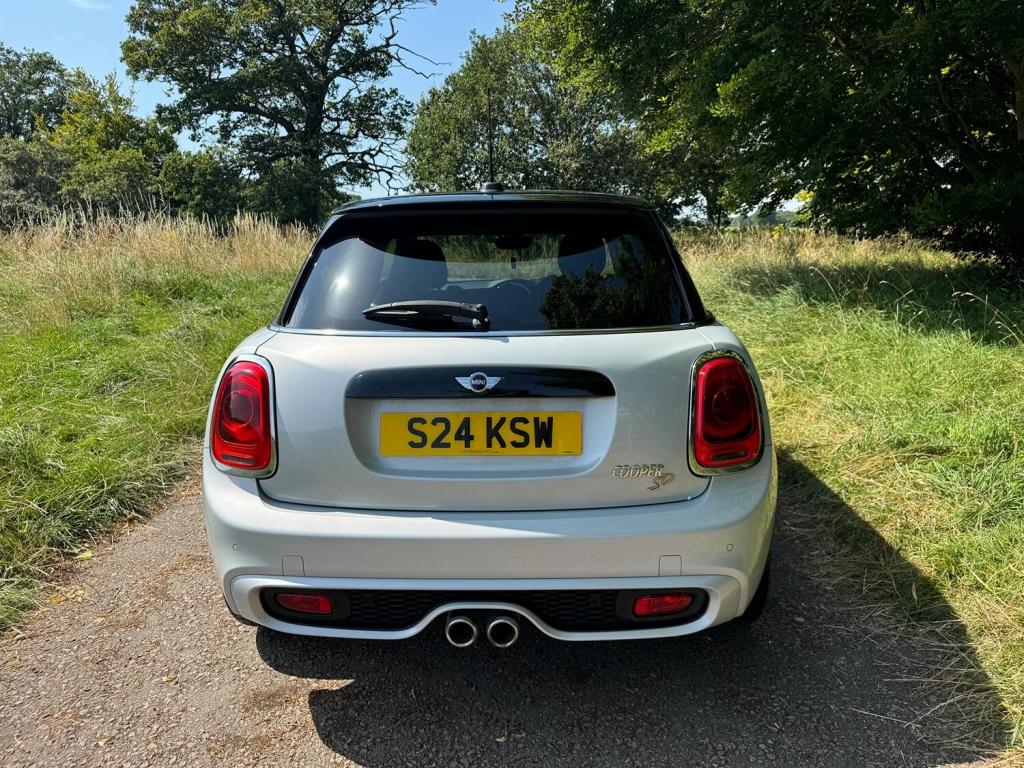 MINI HATCH