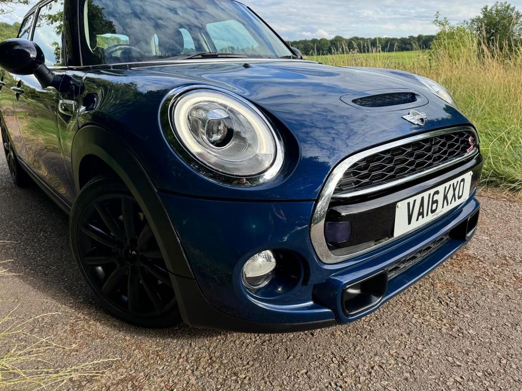 View MINI HATCH 2.0 5-Door Hatch Cooper SD