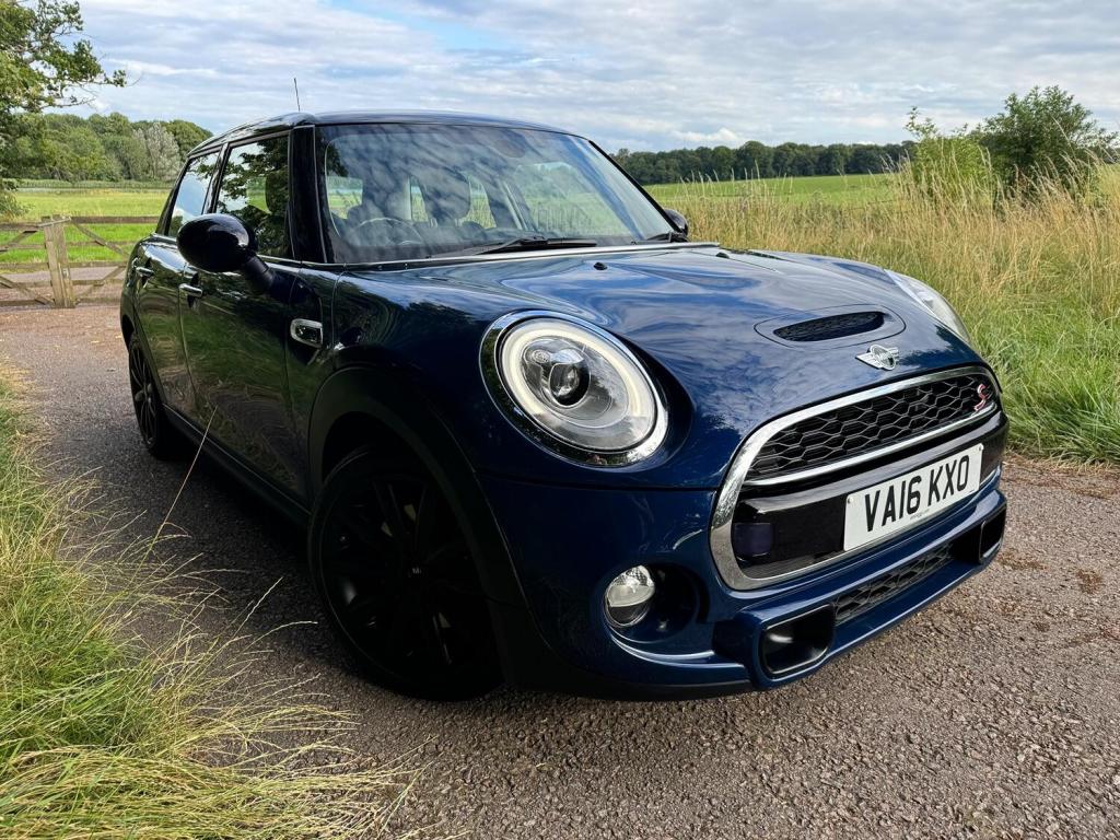 View MINI HATCH 2.0 5-Door Hatch Cooper SD