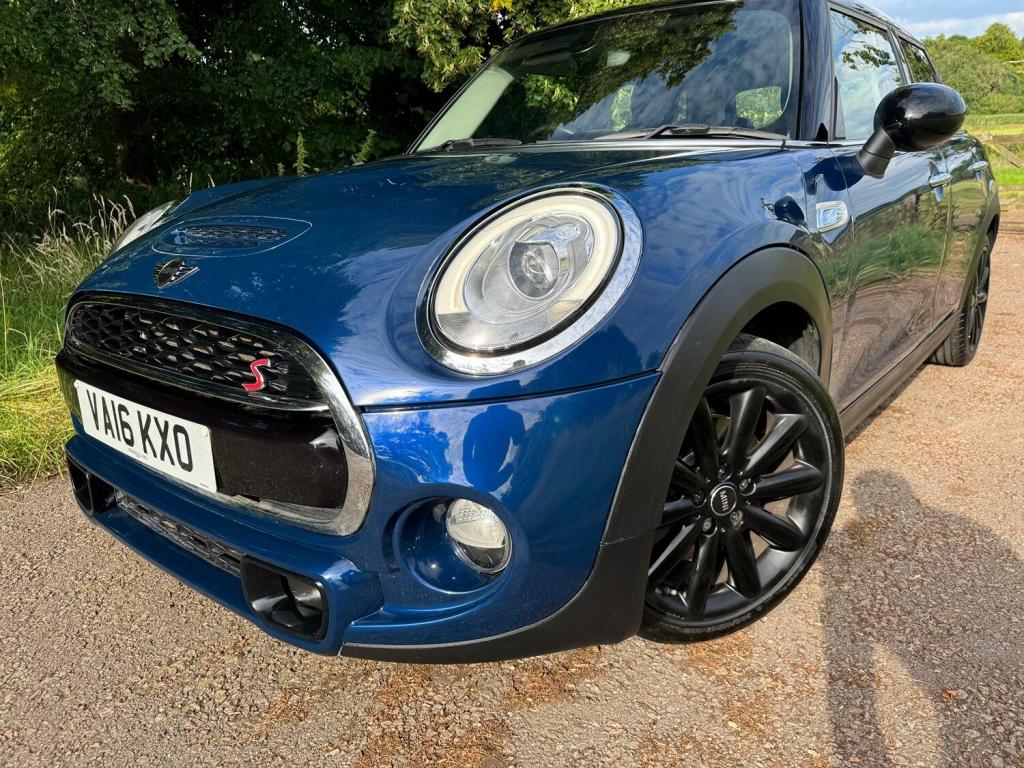 MINI HATCH