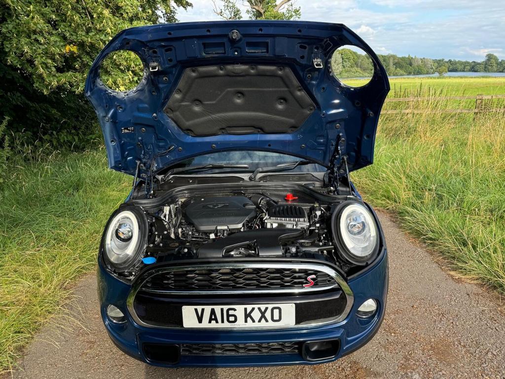 MINI HATCH