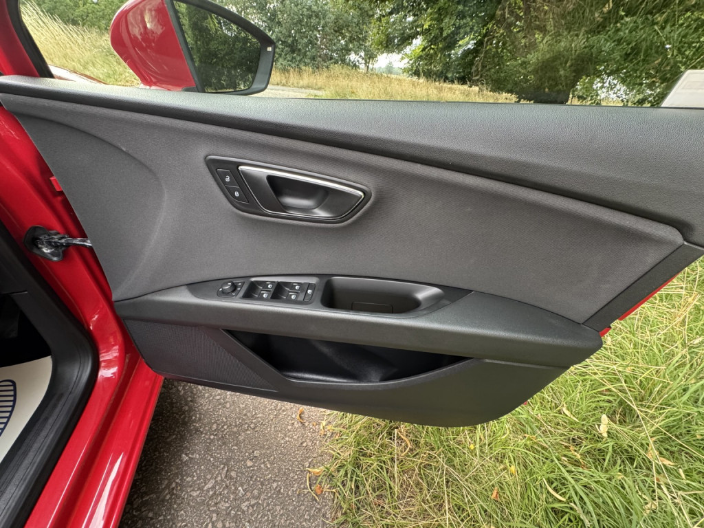 View SEAT LEON 1.4 TSI SE