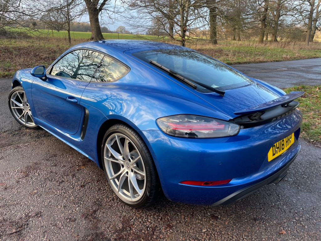 View PORSCHE 718 CAYMAN PDK