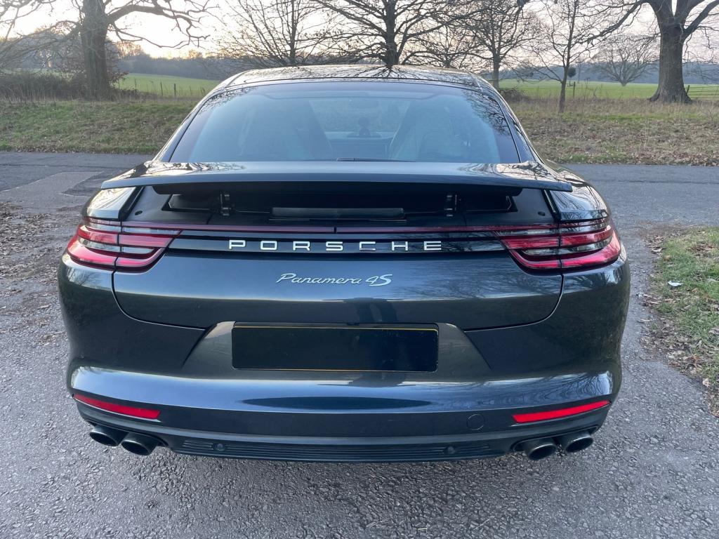 PORSCHE PANAMERA