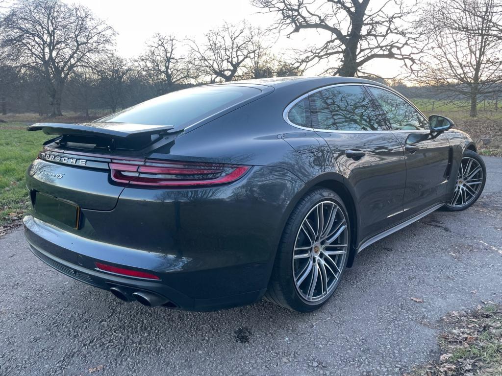 PORSCHE PANAMERA