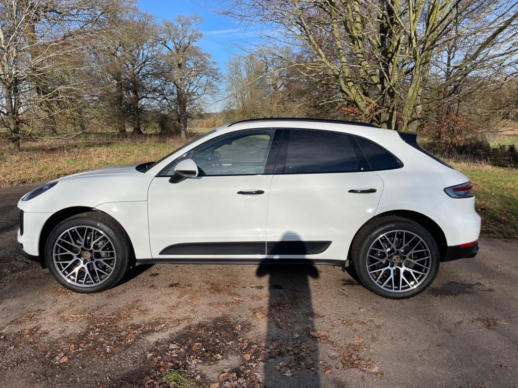 PORSCHE MACAN