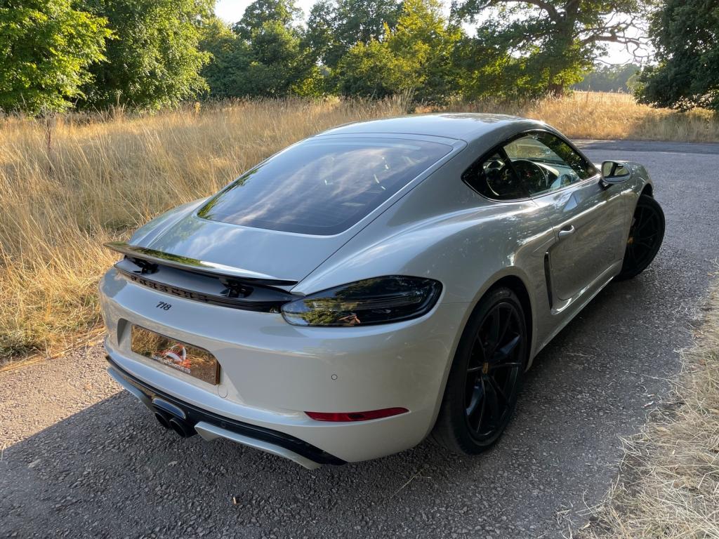 View PORSCHE 718 CAYMAN GTS PDK