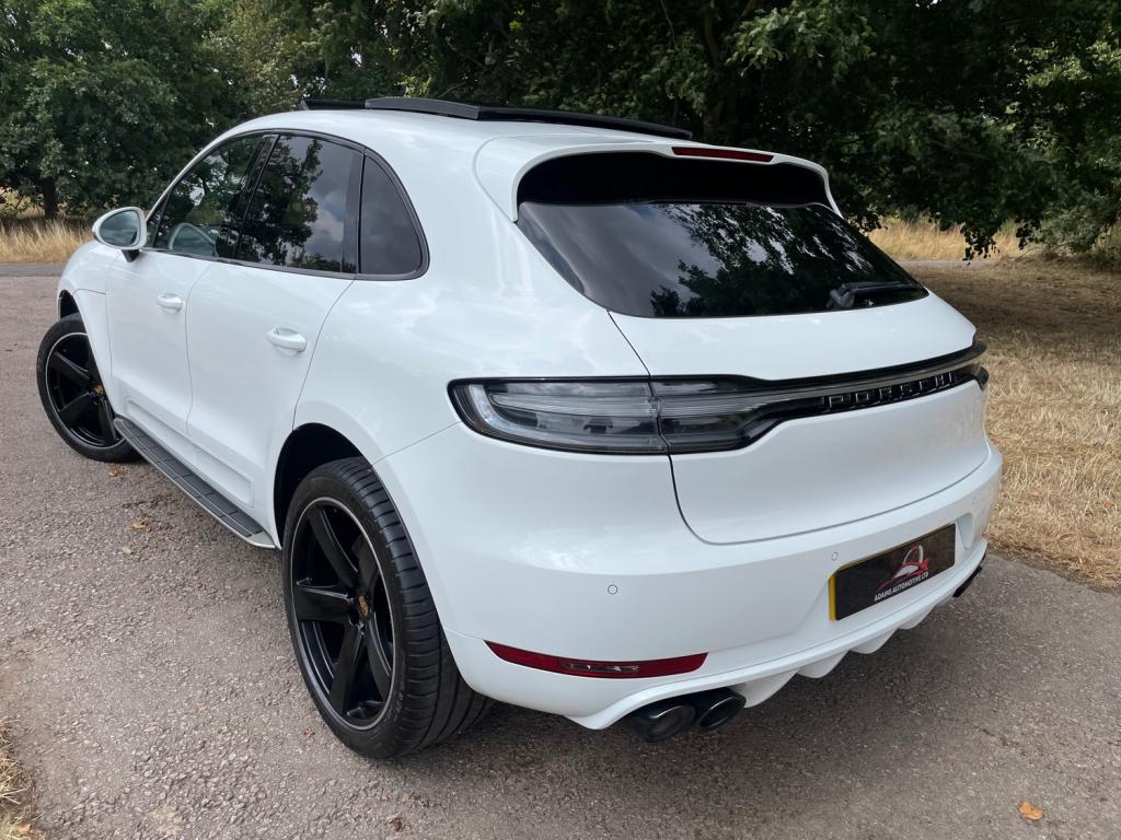 View PORSCHE MACAN S PDK