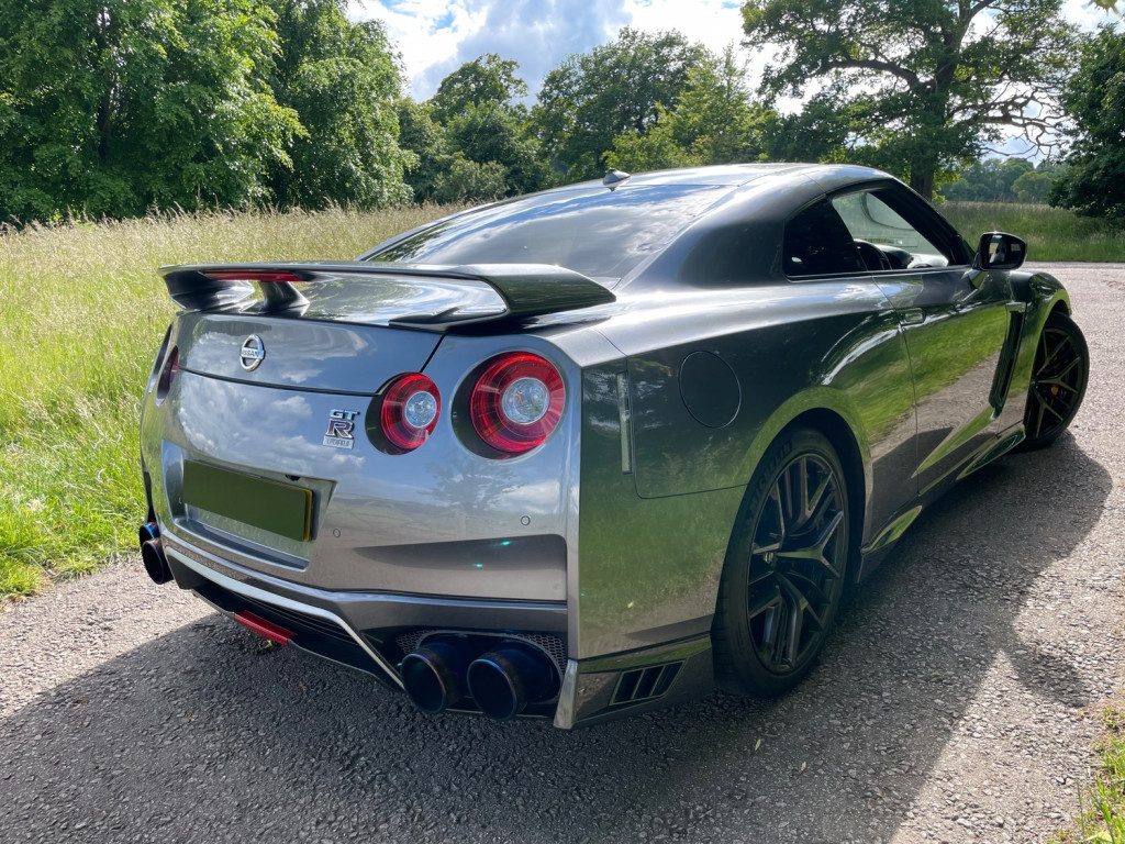 NISSAN GT-R