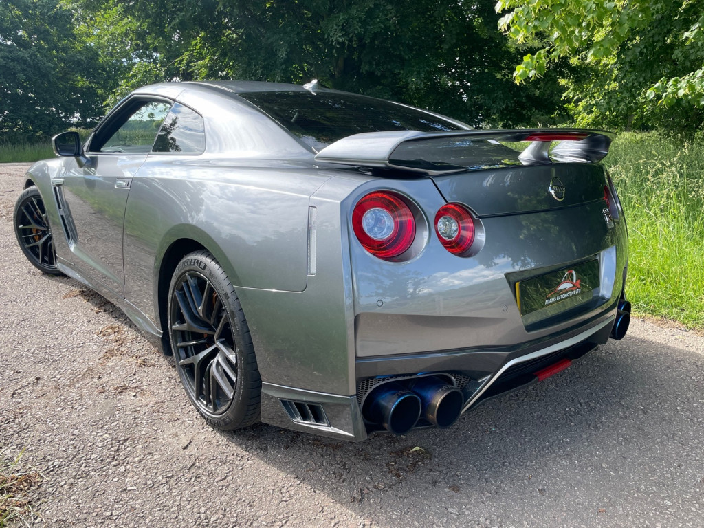 NISSAN GT-R