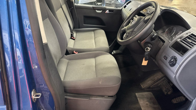 VOLKSWAGEN TRANSPORTER SHUTTLE