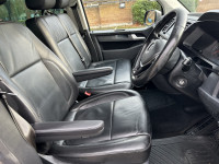 VOLKSWAGEN TRANSPORTER SHUTTLE