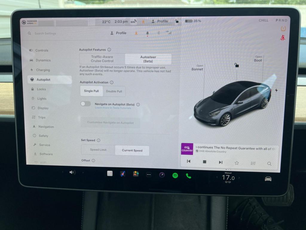 TESLA MODEL 3