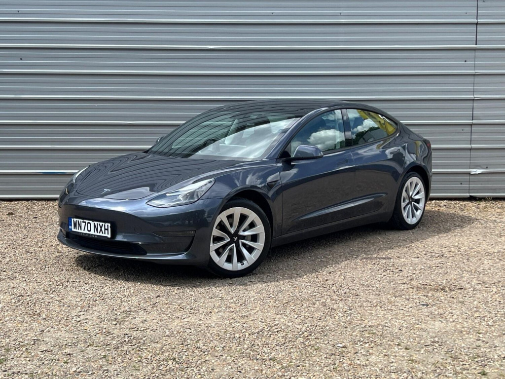 TESLA MODEL 3