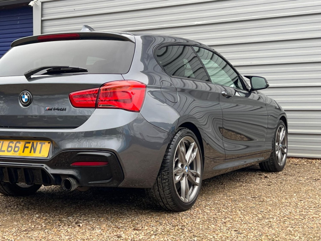 BMW 1 SERIES