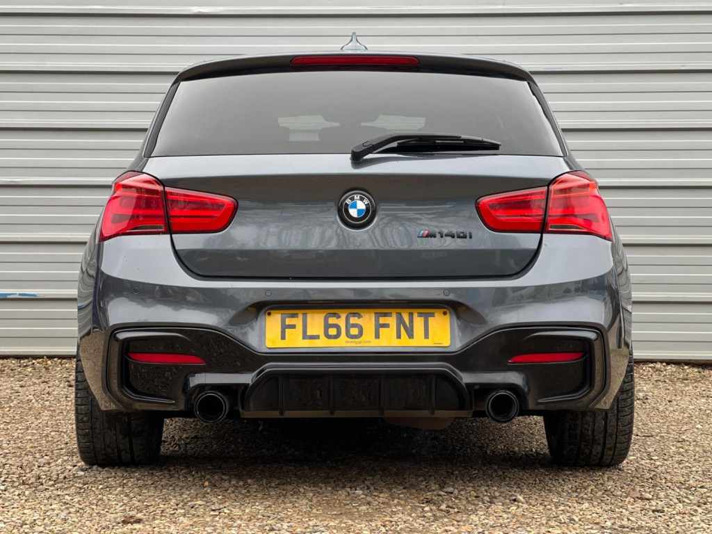 BMW 1 SERIES