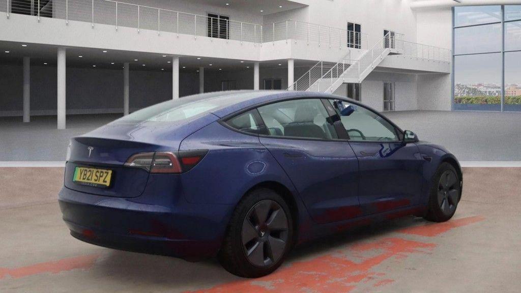 TESLA MODEL 3