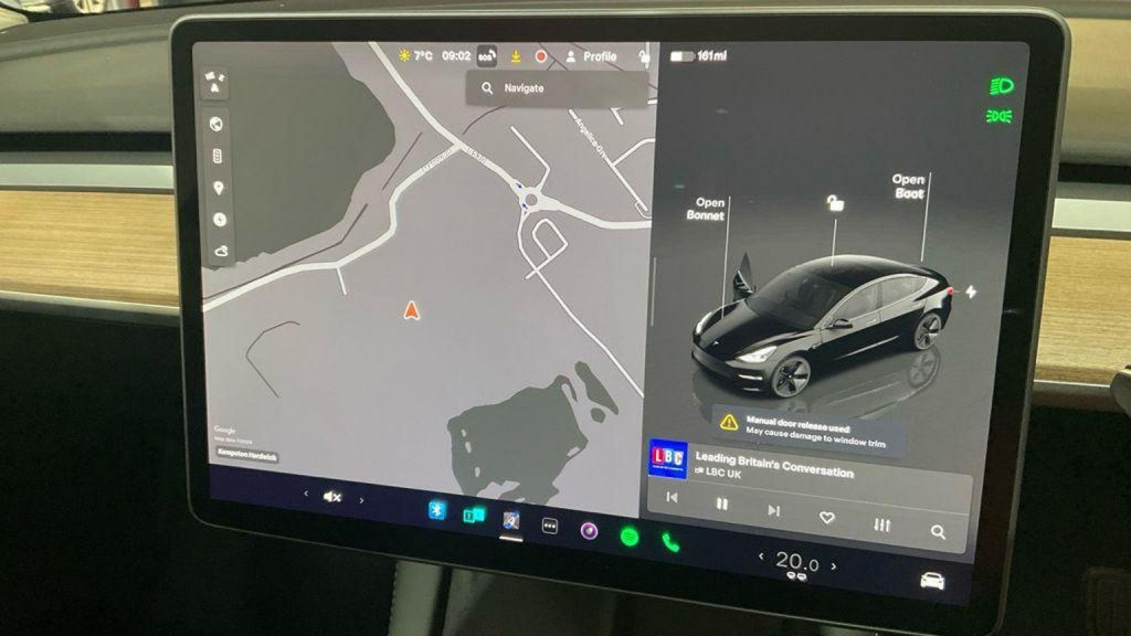 TESLA MODEL 3