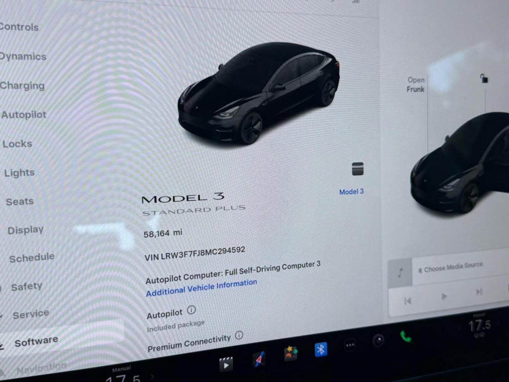 TESLA MODEL 3