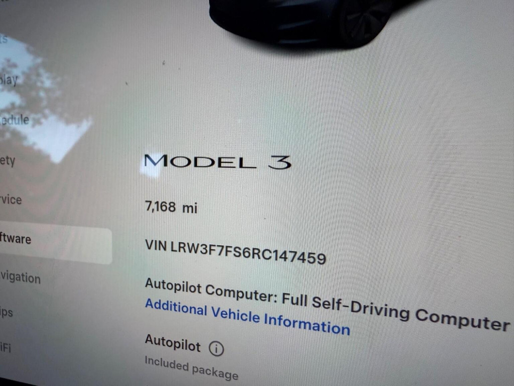 TESLA MODEL 3