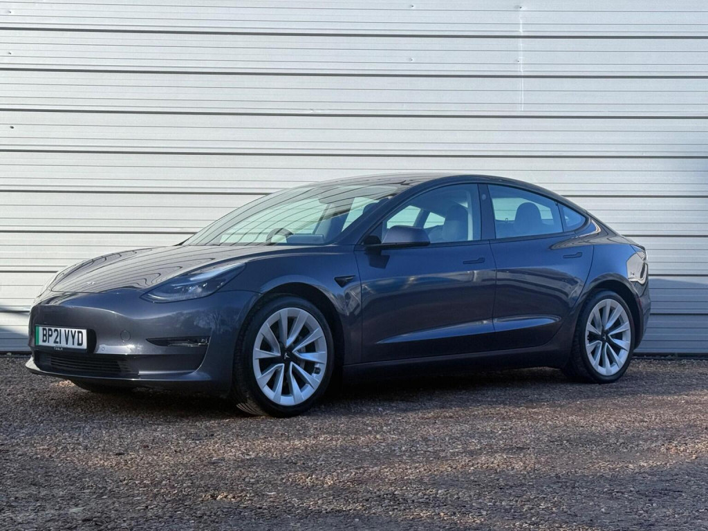 TESLA MODEL 3