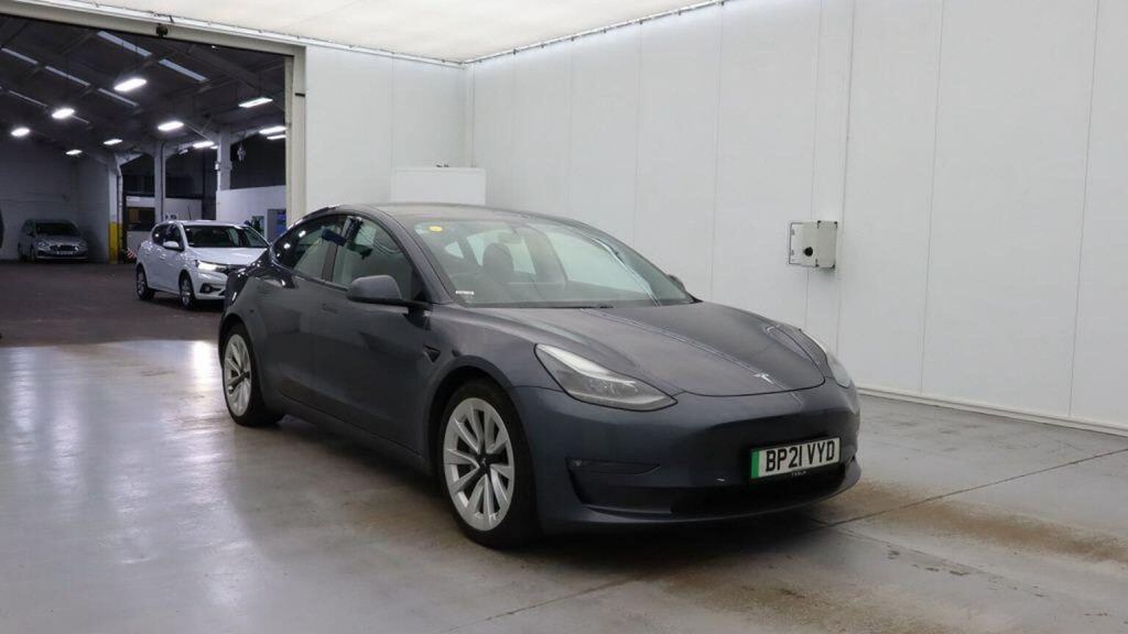 TESLA MODEL 3