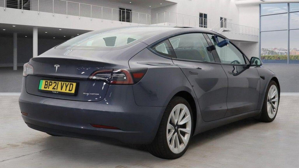 TESLA MODEL 3